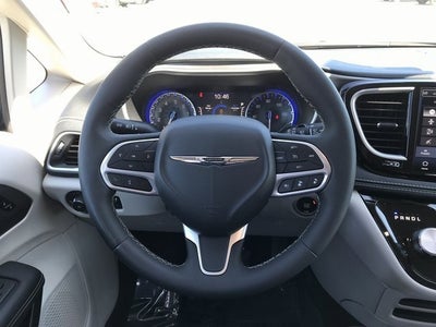 2023 Chrysler PACIFICA Base